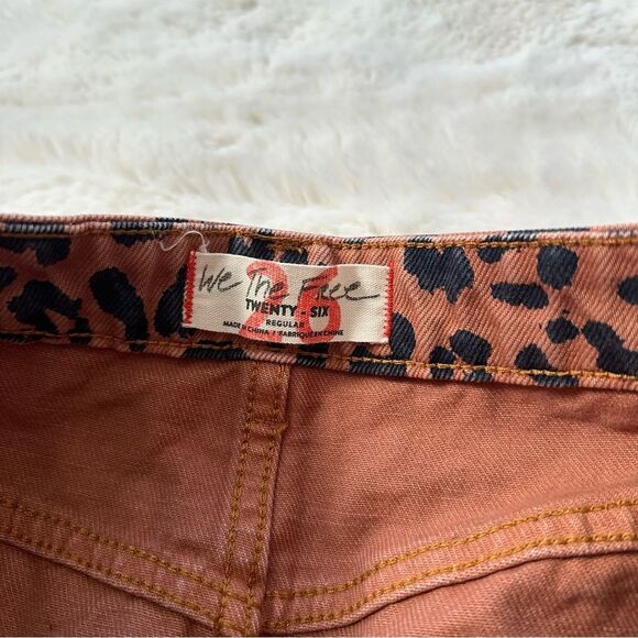 Free People We The Free leopard print mini skirt full zipper raw hem size 26 - Picture 10 of 12
